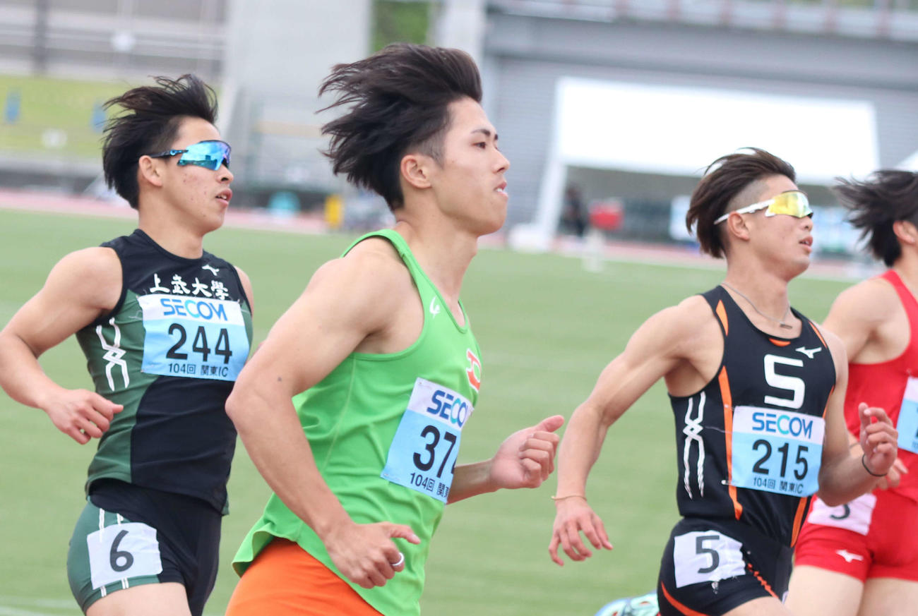 関東学生陸上競技対校選手権大会男子2部100メートル準決勝　決勝進出した大東大・守（撮影・泉光太郎）