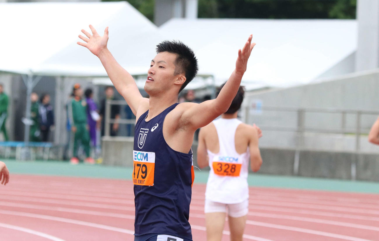 関東学生陸上競技対校選手権大会男子1部100メートル決勝　追い風参考ながら9秒95で優勝した東洋大・柳田（撮影・泉光太郎）