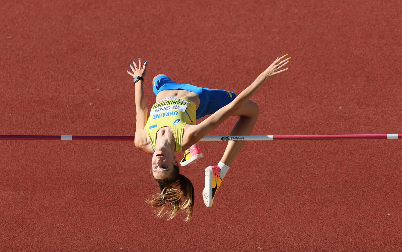 2022年7月19日、世界陸上選手権　第5日　女子走り高跳び決勝で1メートル89をクリアするウクライナのマフチフ