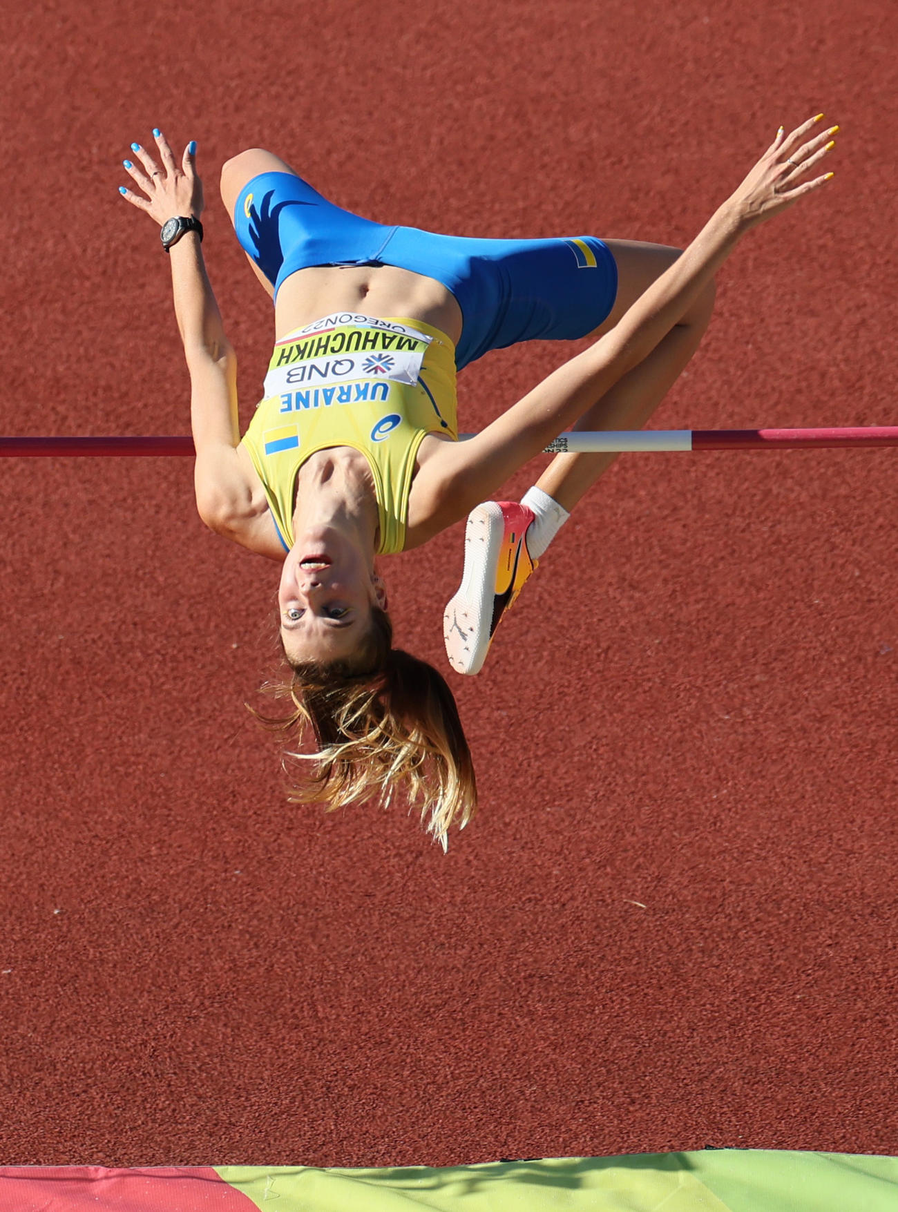 2022年7月19日、世界陸上選手権　第5日　女子走り高跳び決勝で1メートル89をクリアするウクライナのマフチフ