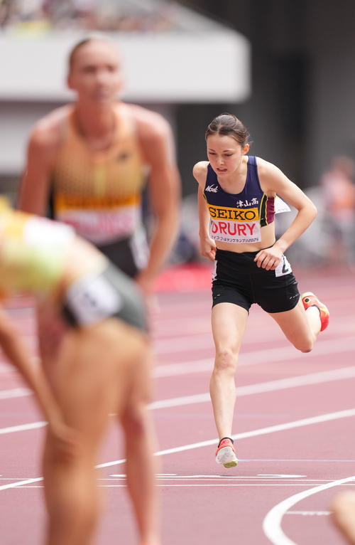 女子1500メートル　ゴールするドルーリー朱瑛（撮影・鈴木みどり）