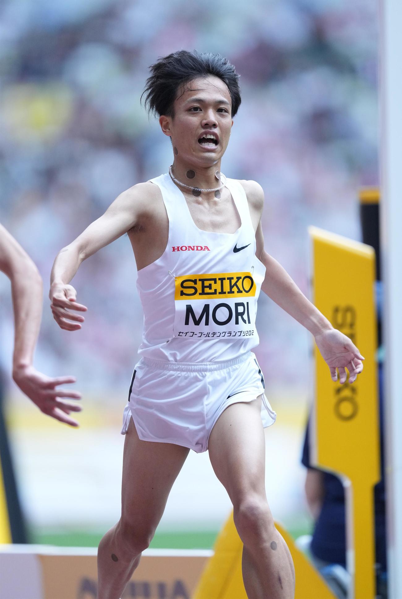 男子3000メートル、ゴールする森凪也（代表撮影）