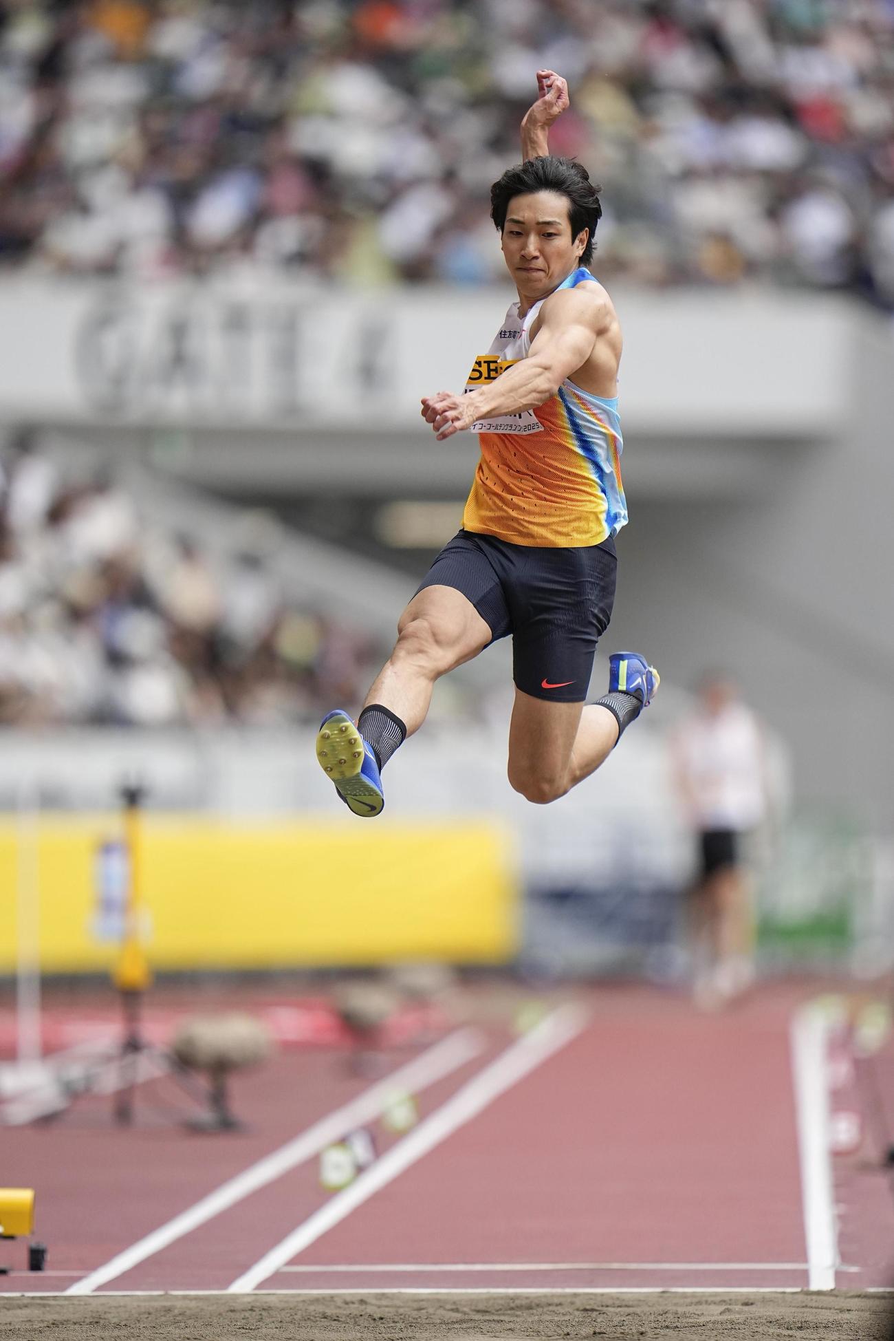 跳躍する泉谷駿介（共同）