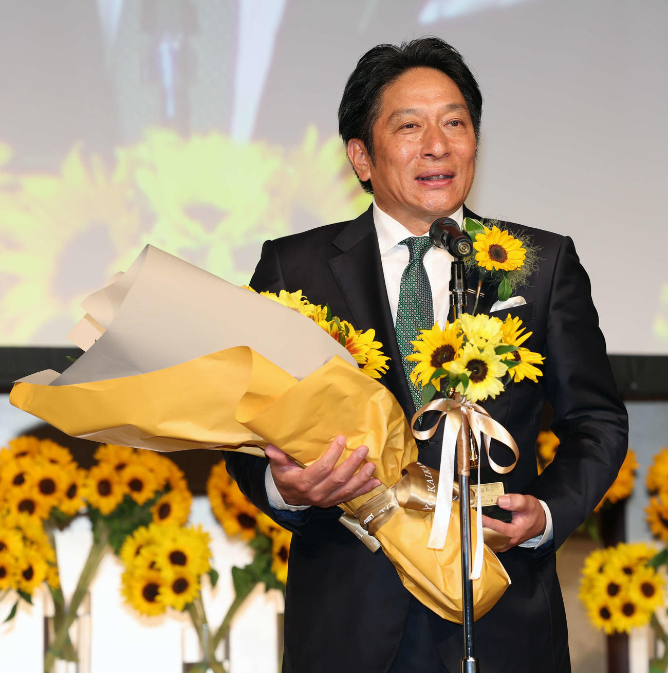 第44回ベスト・ファーザー「イエローリボン賞」を受賞した原晋氏（撮影・山本朝陽）