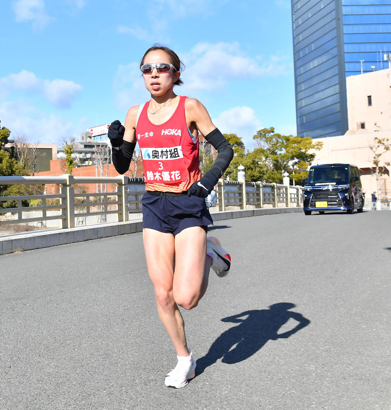 25年1月26日　大阪国際女子マラソン　28キロ地点あたりを走る鈴木（撮影・清水貴仁）