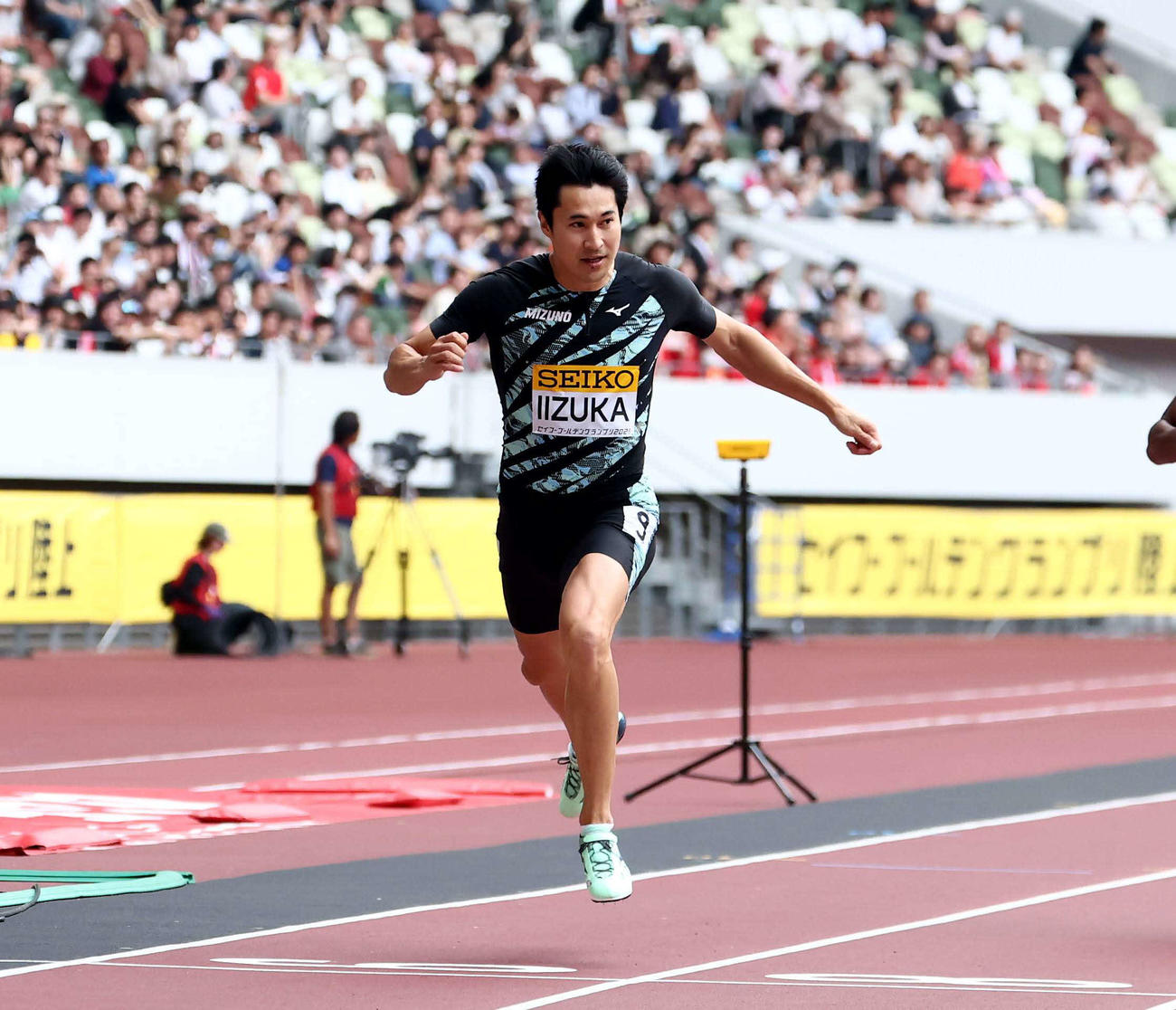 5月、セイコー・ゴールデングランプリ男子200メートル決勝で力走し3位でゴールした飯塚