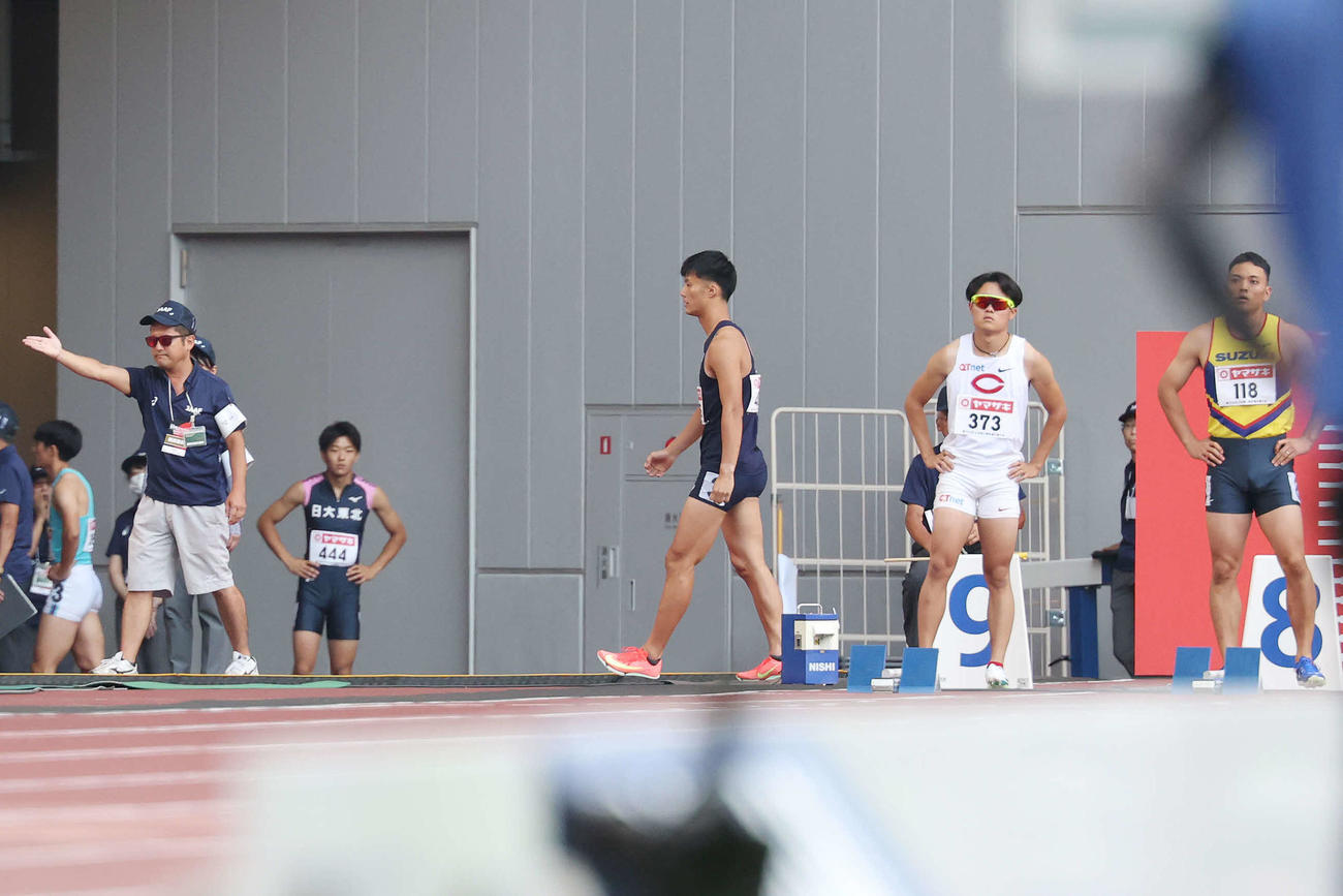 男子100メートル予選　失格となる柳田（撮影・宮地輝）