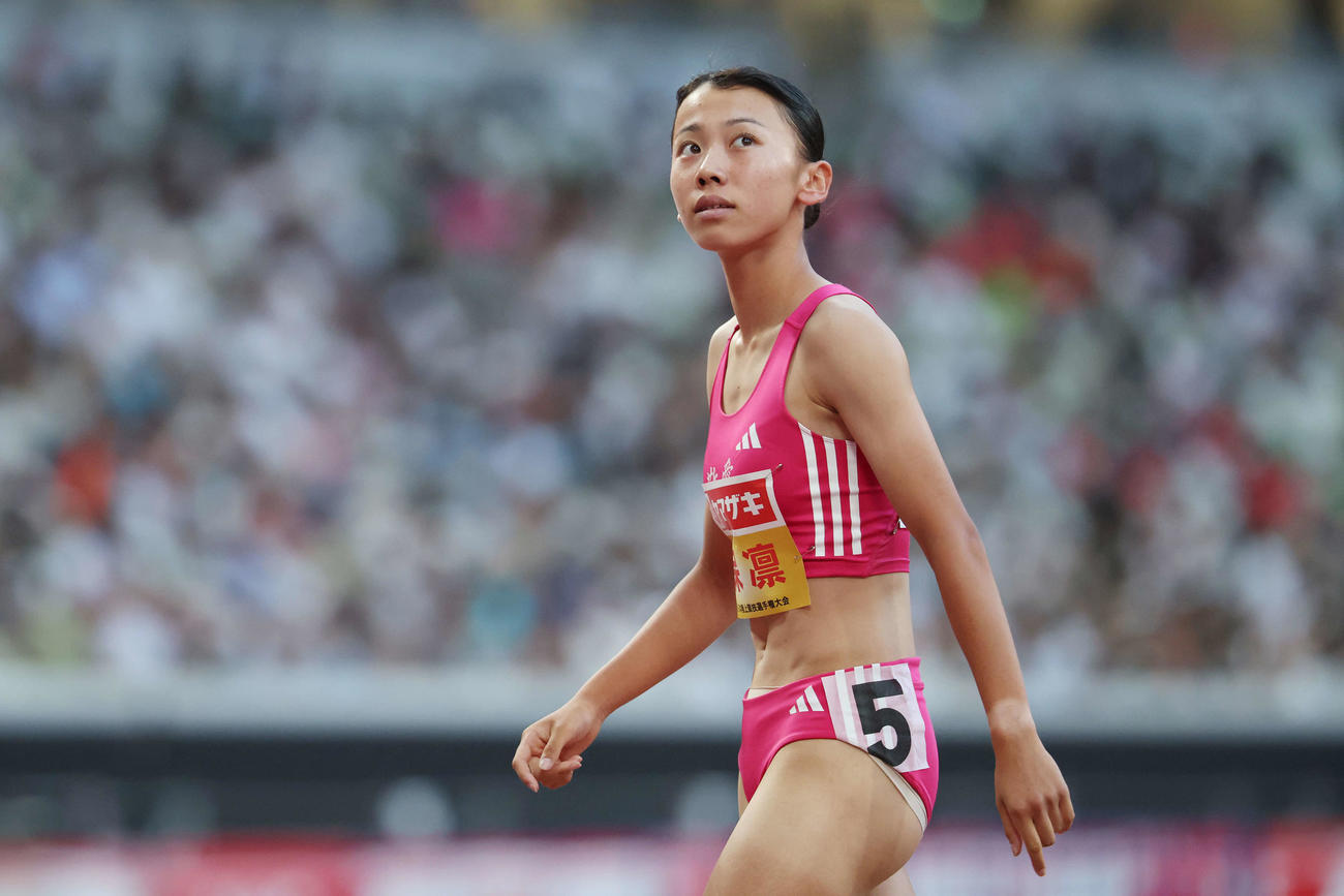 女子800メートル予選3組1着となった久保（撮影・宮地輝）