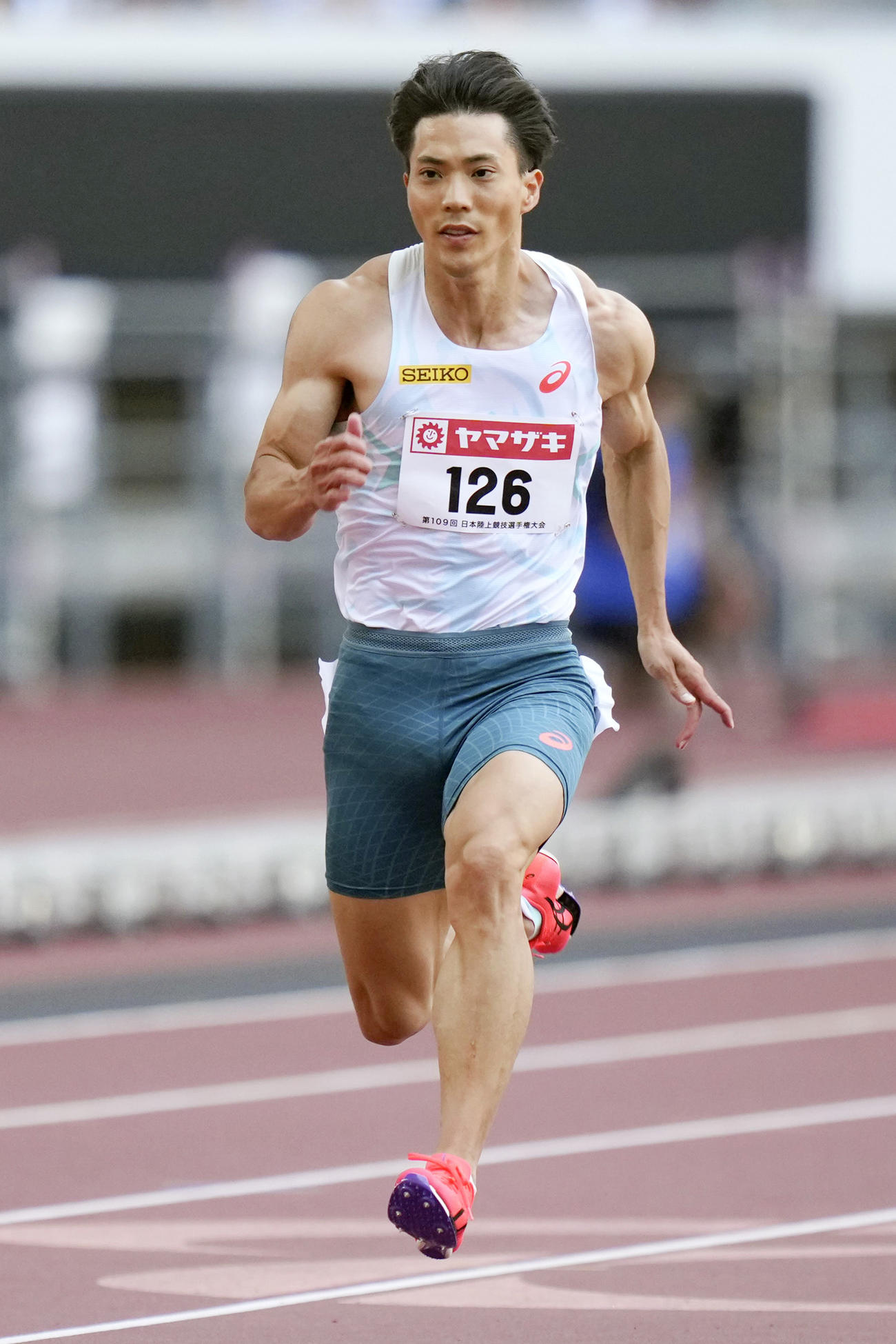 男子100メートル予選　力走する山縣亮太（共同）