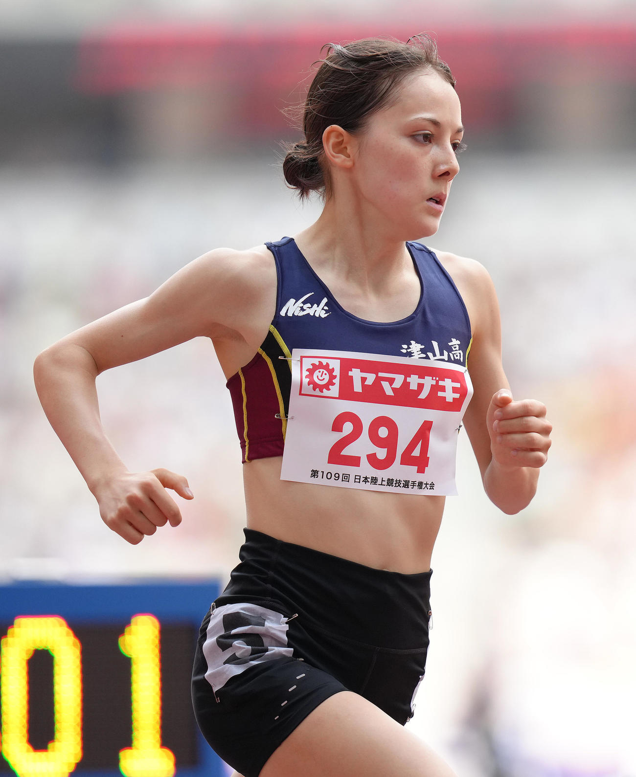 女子1500メートル予選1組で力走するドルーリー（撮影・足立雅史）