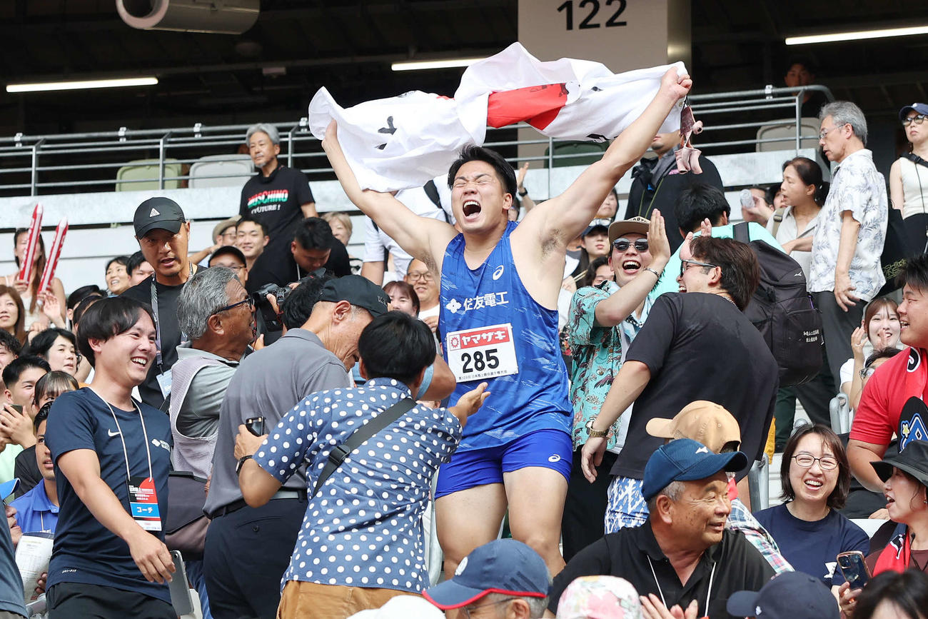 男子ハンマー投げで優勝した福田（撮影・宮地輝）