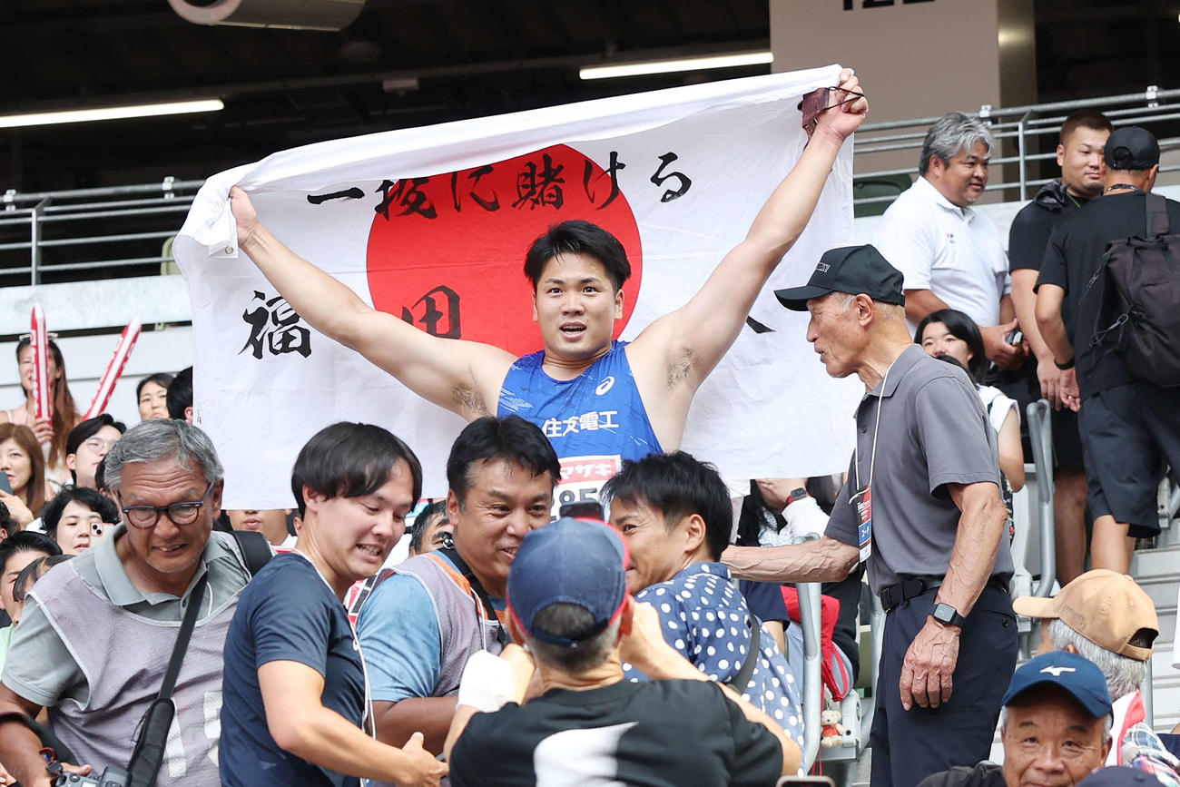 男子ハンマー投げで優勝した福田（撮影・宮地輝）