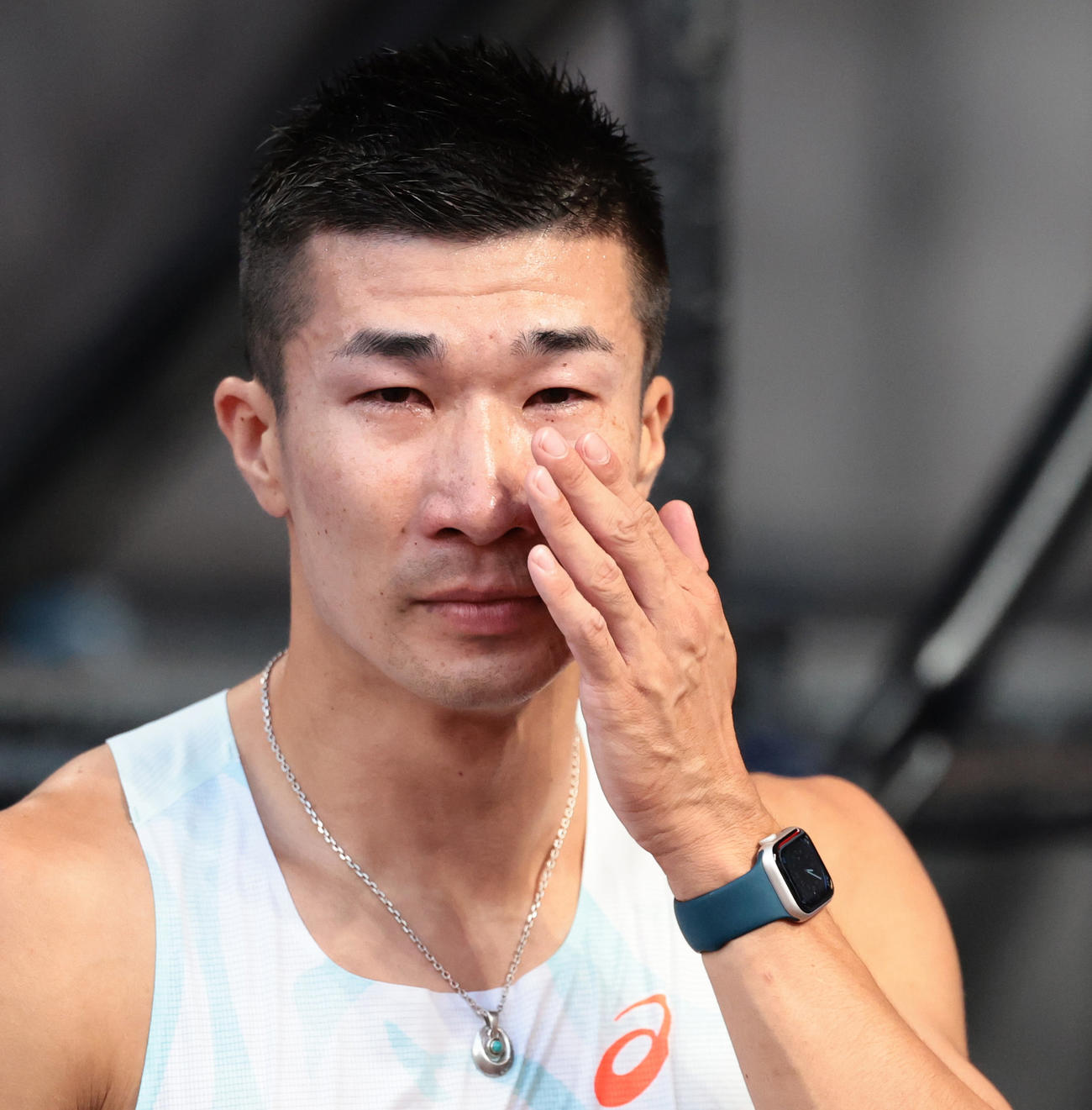 男子100メートル決勝　優勝し涙ぐむ桐生祥秀（代表撮影）