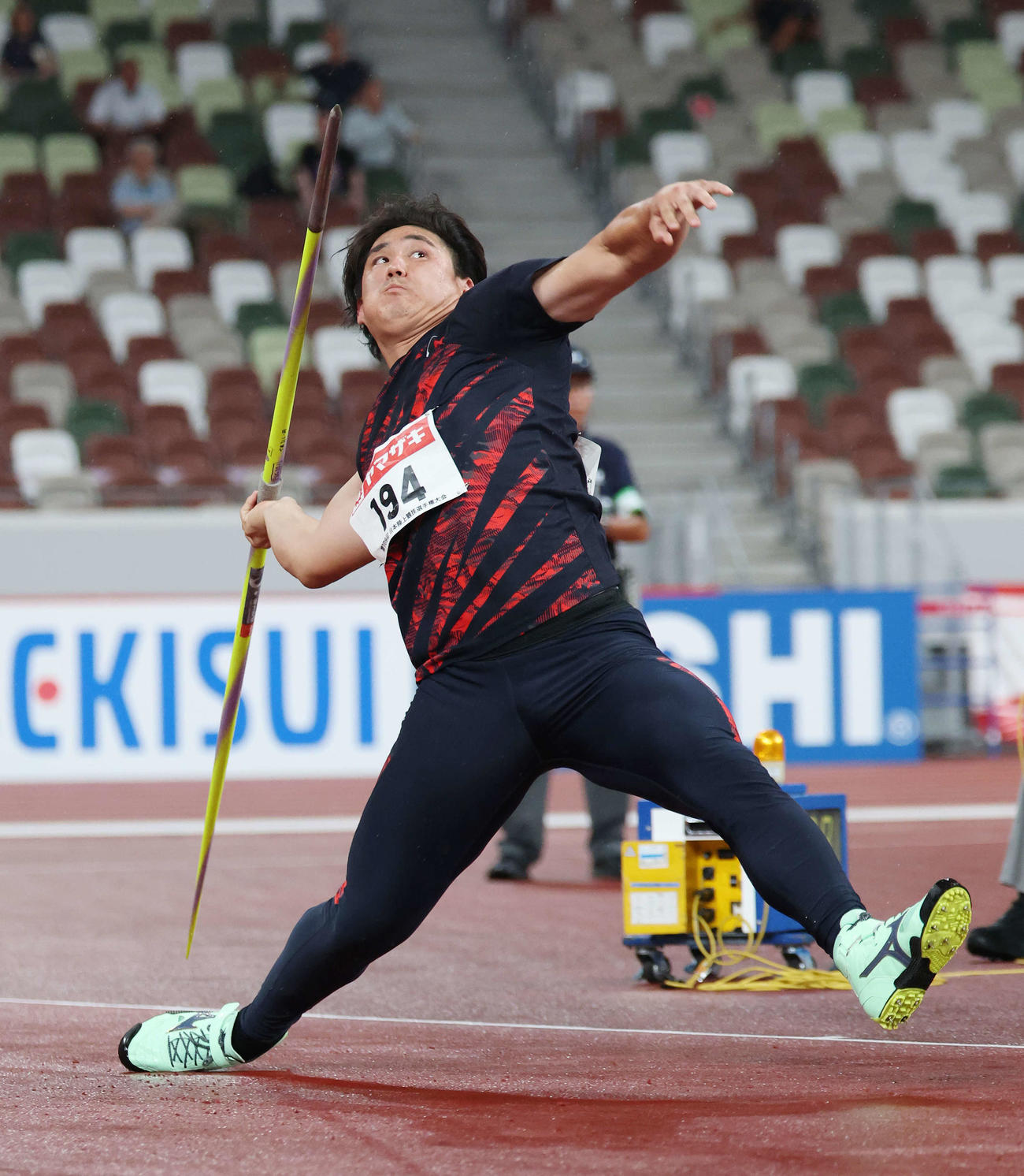 男子やり投げ決勝　87メートル16で優勝した崎山（撮影・宮地輝）