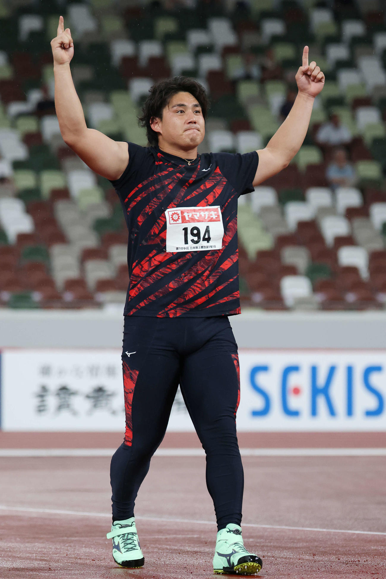 男子やり投げ決勝　87メートル16で優勝した崎山（撮影・宮地輝）
