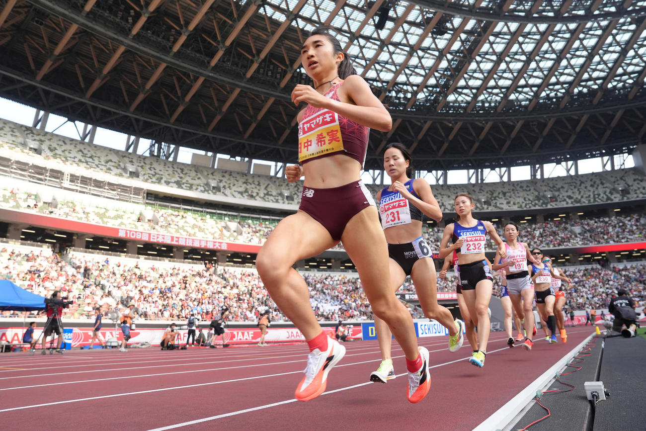 女子1500メートルで優勝した田中（撮影・足立雅史）