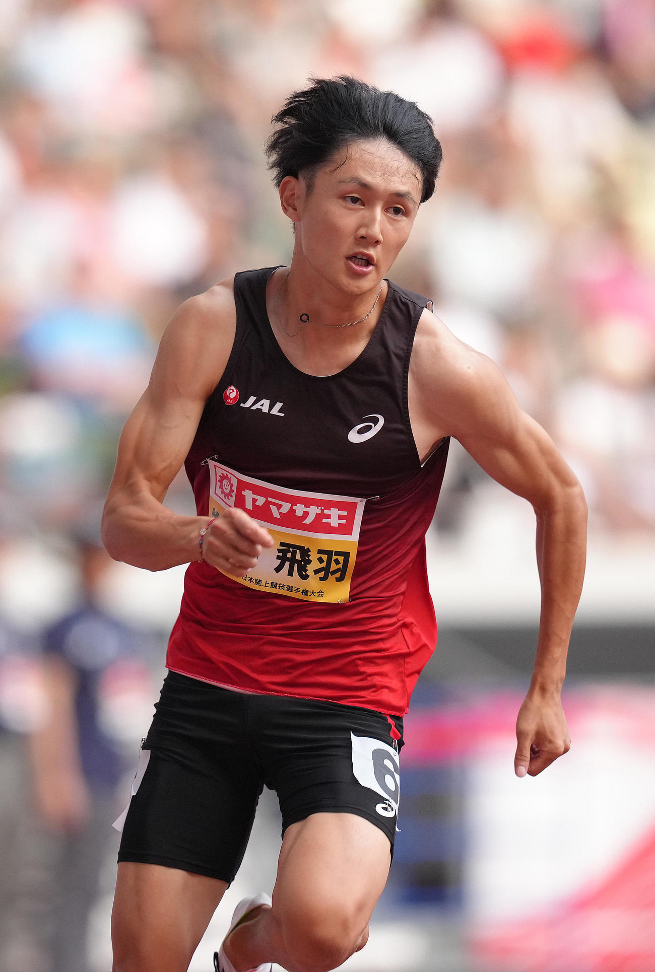 男子200メートル決勝で力走する鵜沢（撮影・足立雅史）