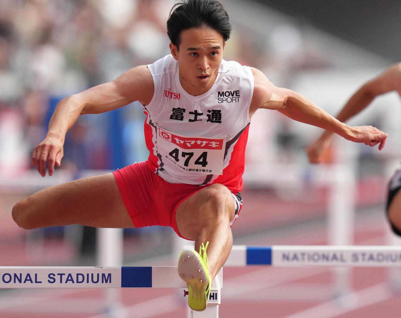 男子400メートル障害で力走する井之上（撮影・足立雅史）