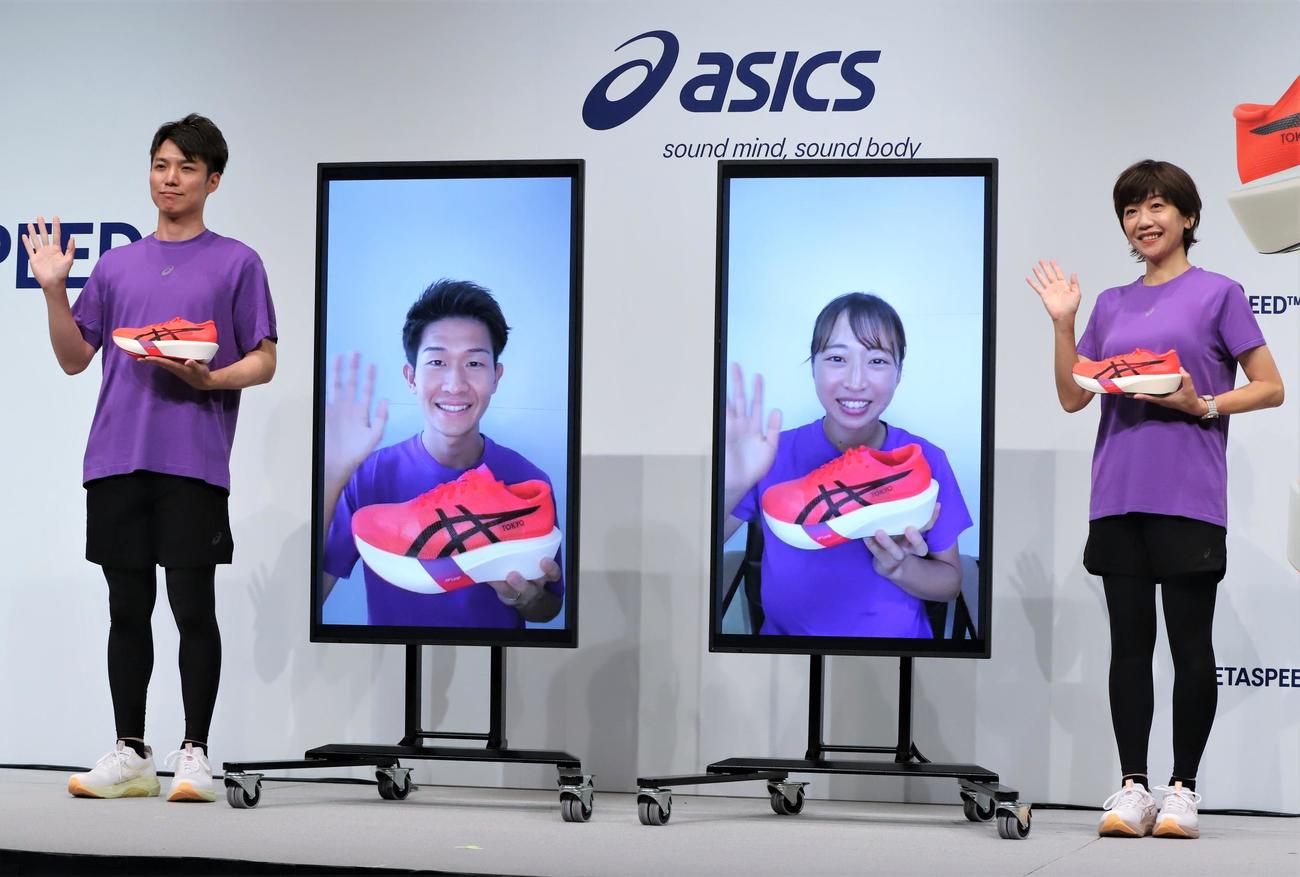 アシックスのイベントに登壇した高橋尚子さん（右端）。オンラインで登場した近藤（左から2人目）と小林（同3人目）。左橋はアシックスの立野謙太氏（撮影・藤塚大輔）