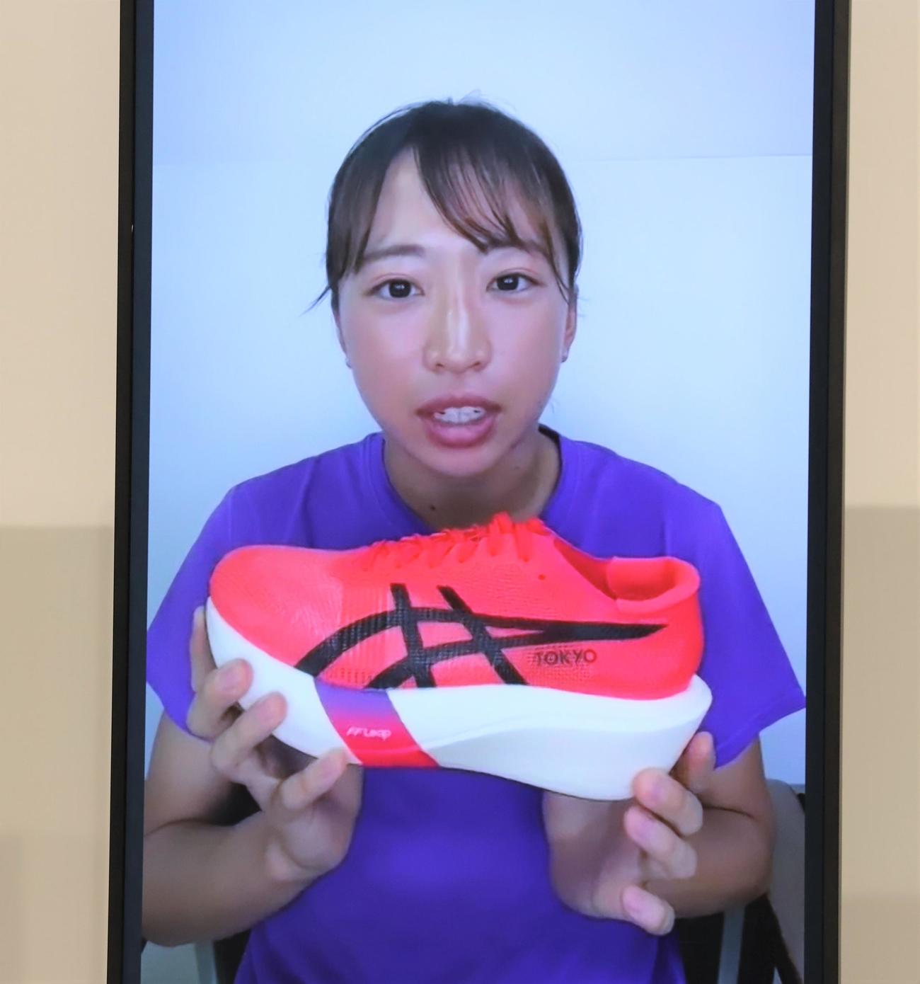 アシックスのイベントにオンラインで登場した小林（撮影・藤塚大輔）