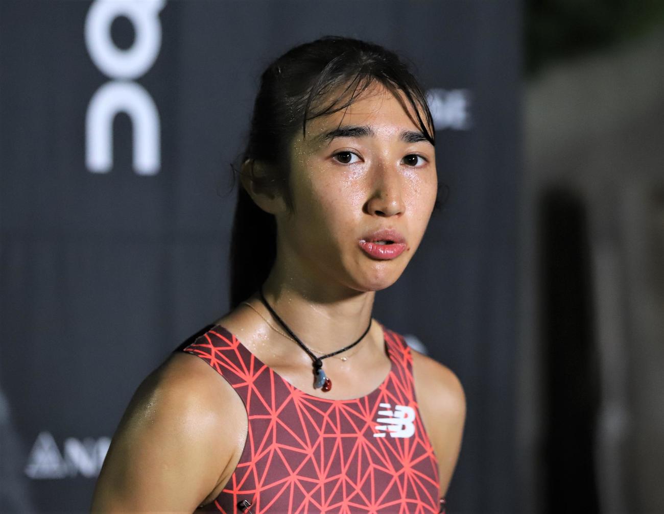 陸上中距離大会「MDC」女子1500メートルに出場し、レース後に取材に応じる田中（撮影・藤塚大輔）