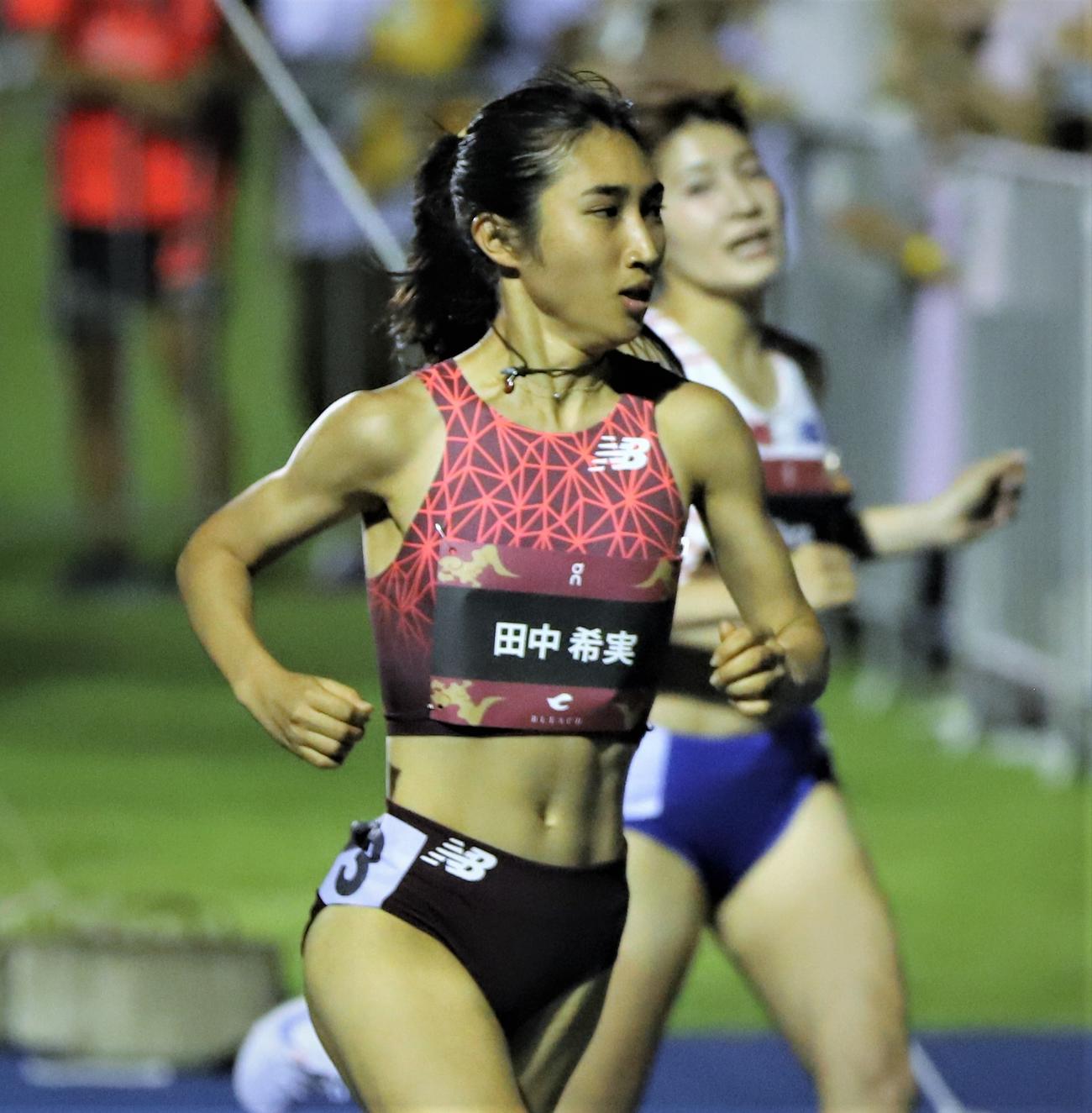 陸上中距離大会「MDC」女子1500メートルに出場した田中（撮影・藤塚大輔）