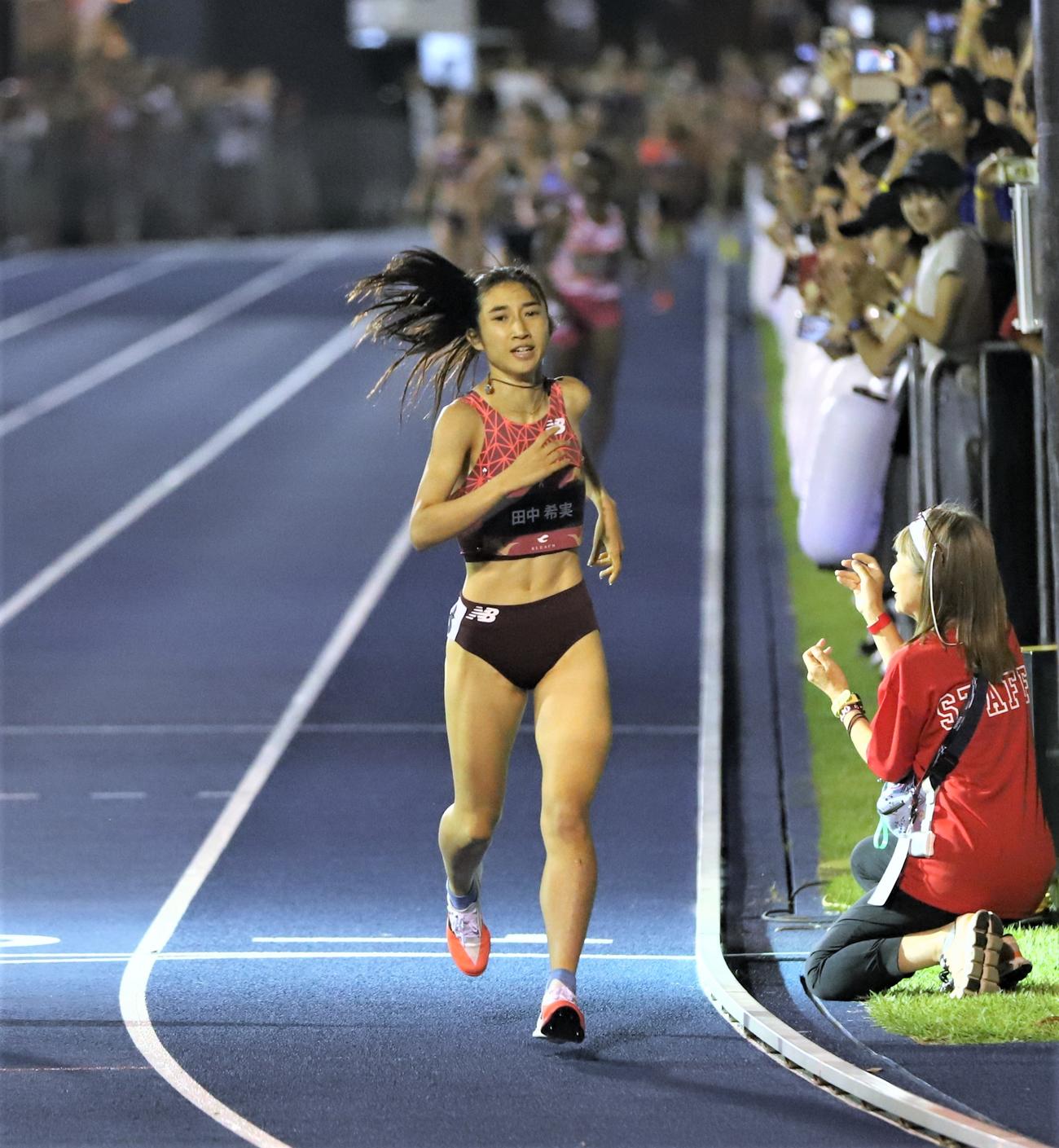陸上中距離大会「MDC」女子1500メートルに出場した田中（撮影・藤塚大輔）