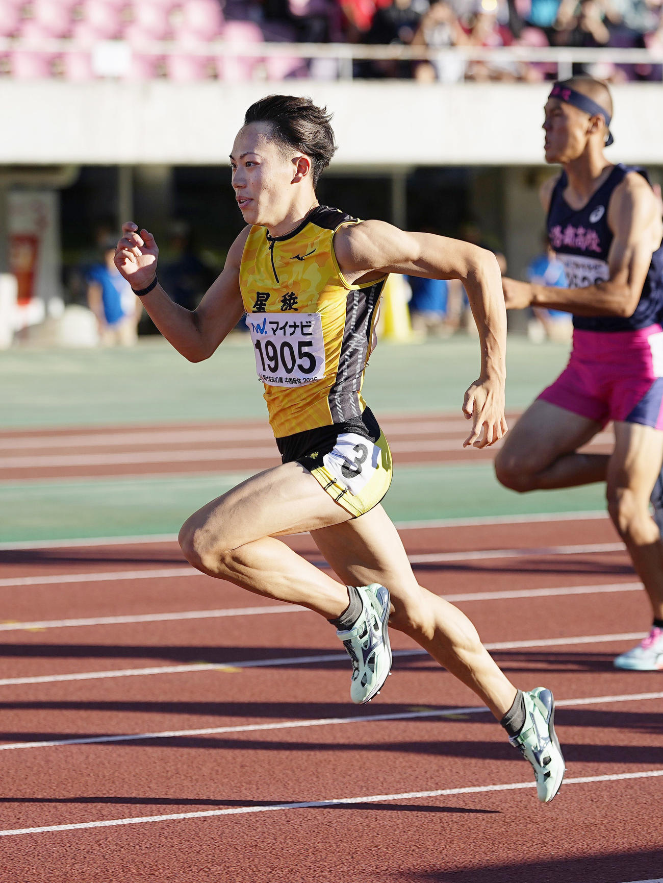 男子100メートルで高校新記録の10秒00で優勝した星稜の清水空跳（共同）