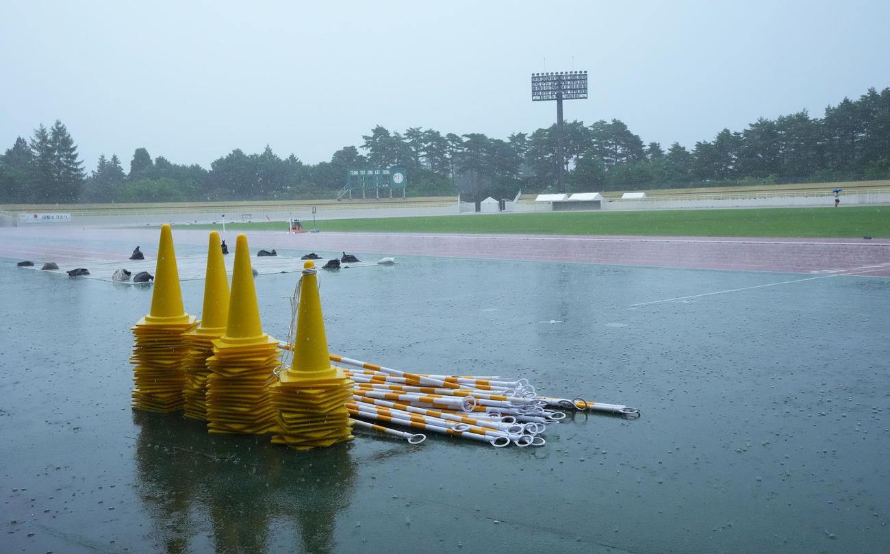 雷雨のため競技途中で大会が中止となる（撮影・足立雅史）