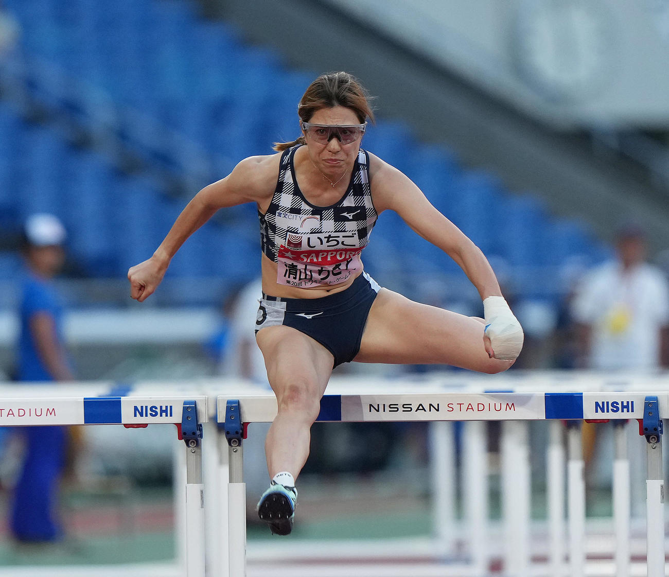 女子100メートル障害タイムレースで優勝した清山（撮影・足立雅史）