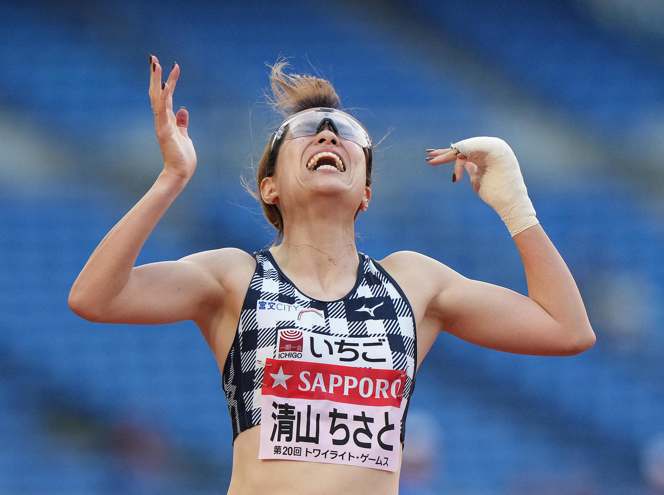 女子100メートル障害タイムレースで優勝した清山（撮影・足立雅史）