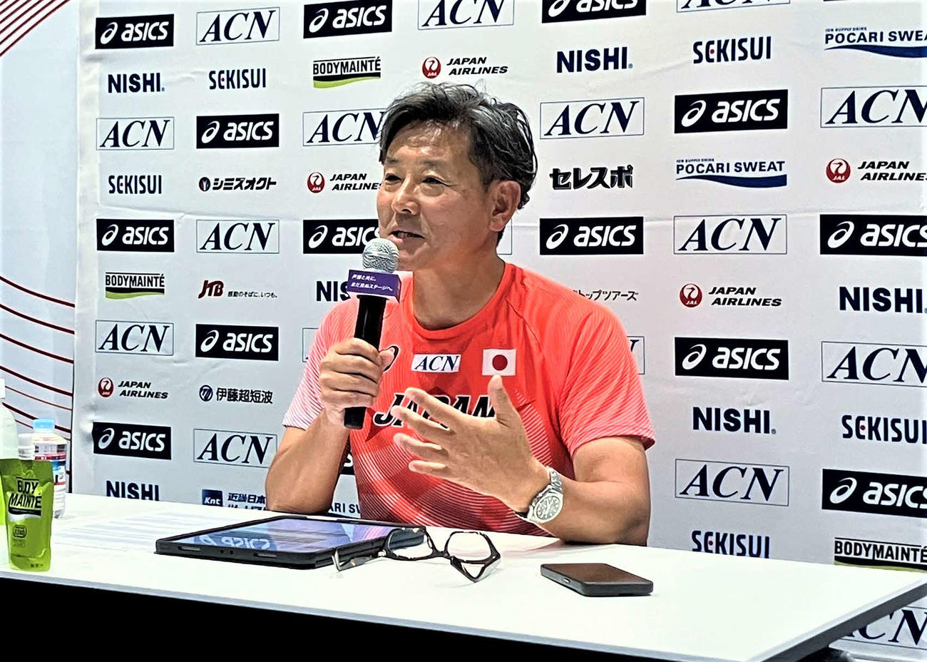 陸上世界選手権の代表発表会見に出席した山崎一彦氏（撮影・藤塚大輔）
