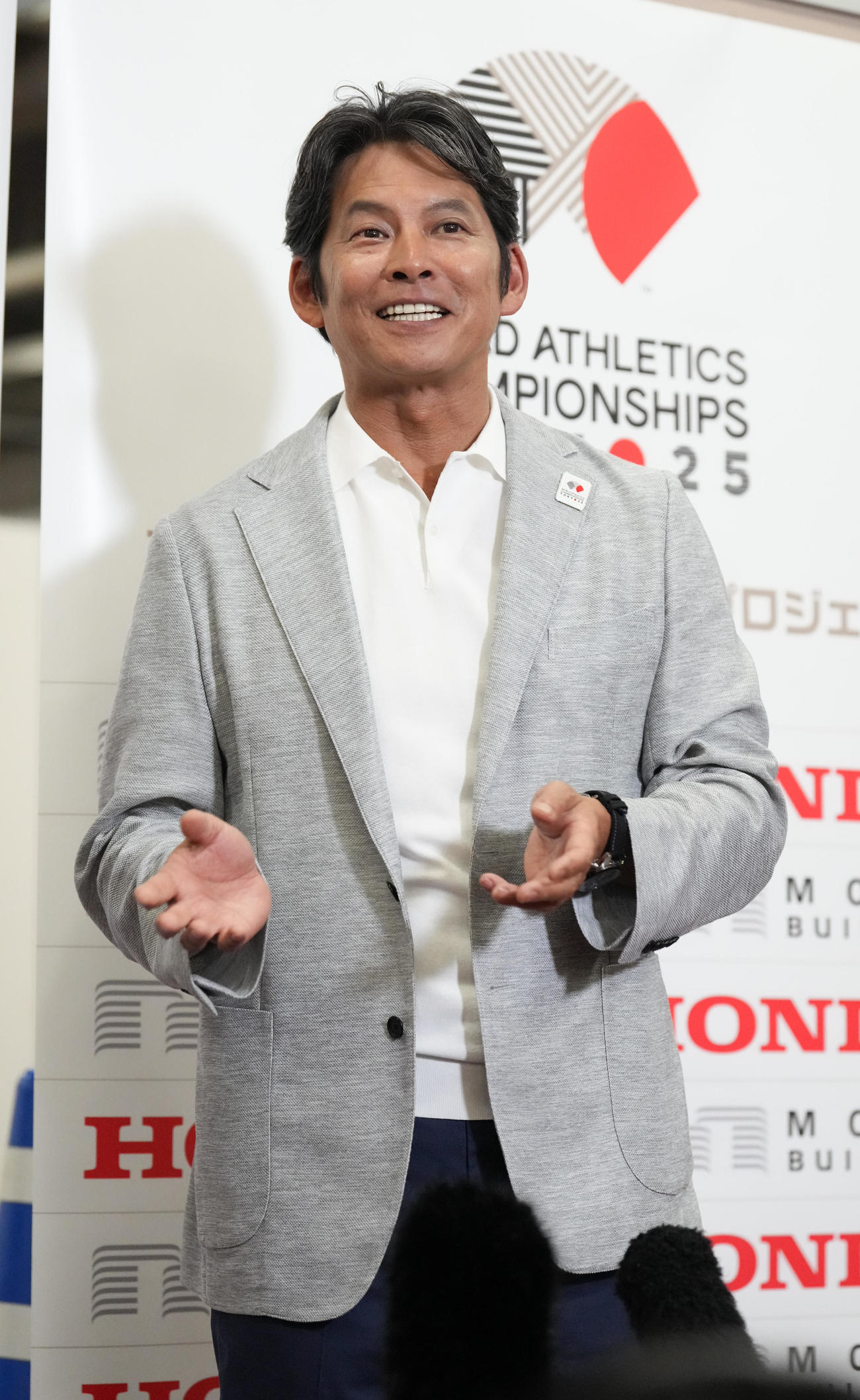 東京2025世界陸上「バトンプロジェクト」特別イベントを終え報道陣の取材に応える大会スペシャルアンバサダーの織田裕二（撮影・小沢裕）