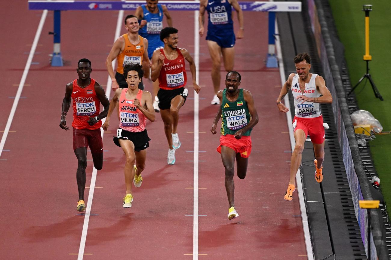 男子3000m障害　予選1組で3位に入った三浦龍司（左から2人目）（ロイター）