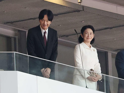 オープニングセレモニーで開会宣言をされた秋篠宮ご夫妻（撮影・宮地輝）