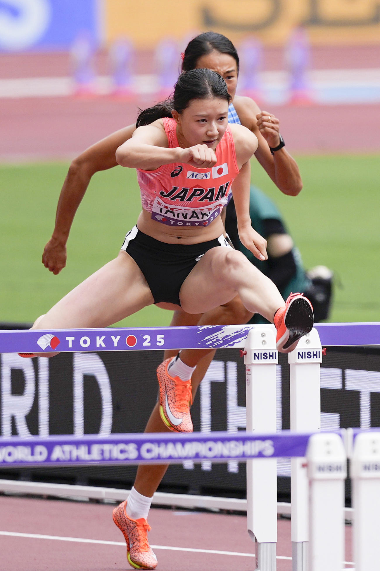 女子100メートル障害予選　力走する田中佑美（共同）