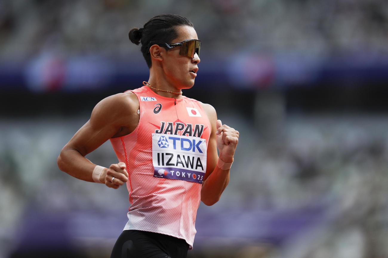 男子1500 メートル 予選　力走する飯沢千翔（共同）