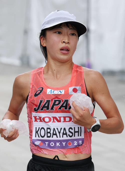 女子マラソン　力走する小林（撮影・宮地輝）