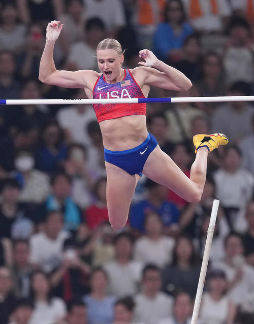 女子棒高跳びで金メダルを獲得した米国のムーン（撮影・足立雅史）