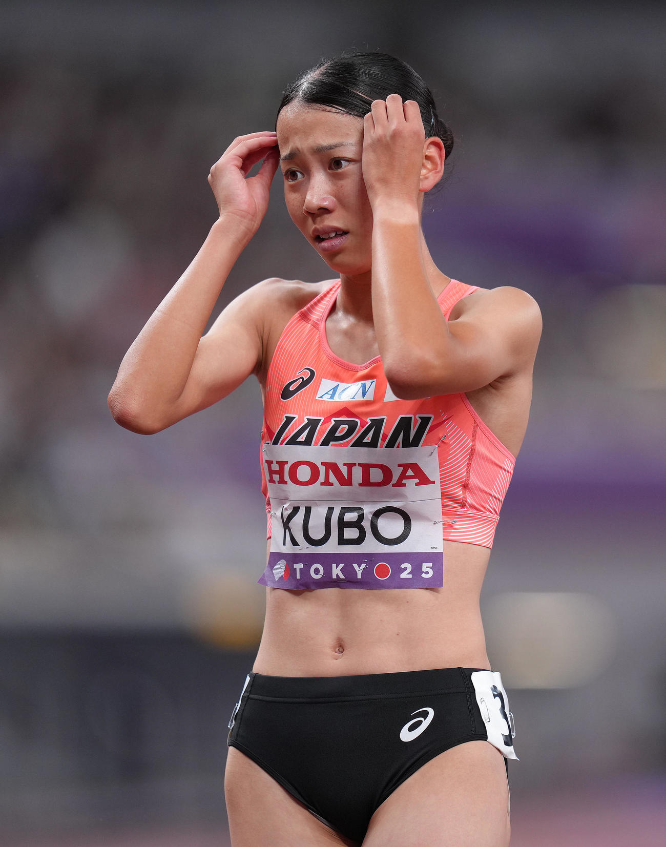 女子800メートル予選で敗退となった久保（撮影・足立雅史）