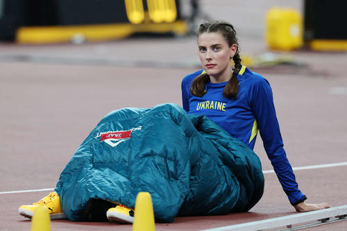 女子走り高跳び予選　出番を待つウクライナのマフチフ（撮影・宮地輝）