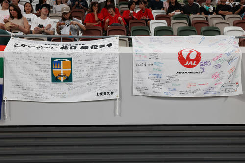 女子やり投げ予選　北口を応援する寄せ書き（撮影・宮地輝）