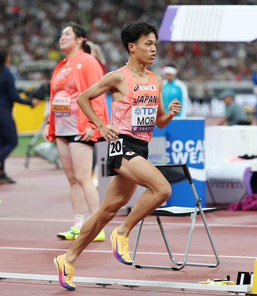 男子5000メートル予選　力走する森（撮影・宮地輝）