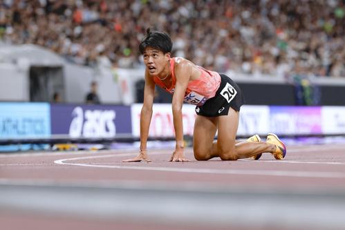 男子5000メートル予選　ゴールした森凪也（共同）