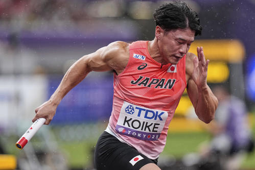 男子400mリレー決勝　1走の小池祐貴（AP）