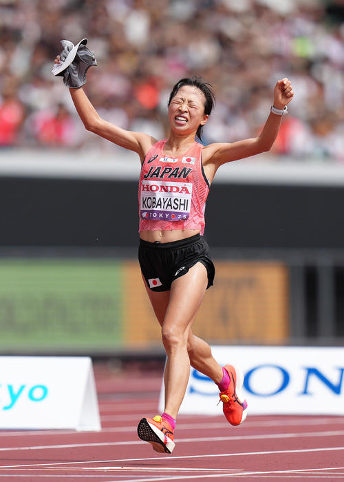 女子マラソンで7位入賞を果たした小林（撮影・足立雅史）