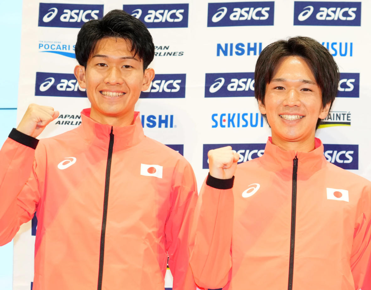 吉田祐也（右）と近藤亮太（2025年3月27日撮影）