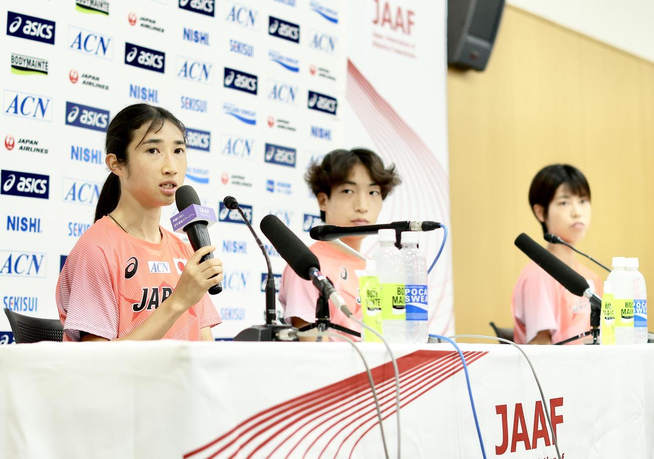 会見に臨む、左から田中、三浦、広中（撮影・河田真司）