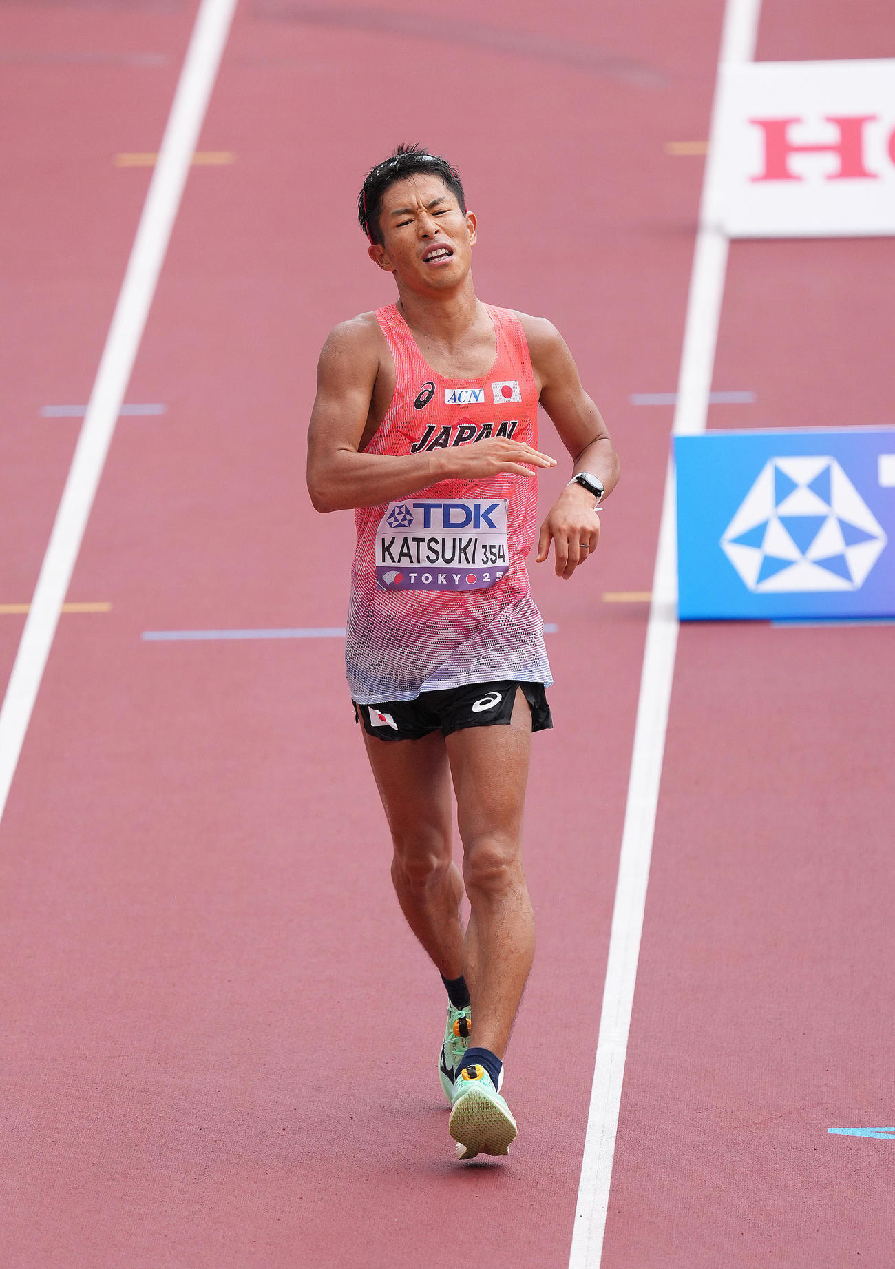 男子35キロ競歩決勝で銅メダルを獲得した勝木（撮影・足立雅史）