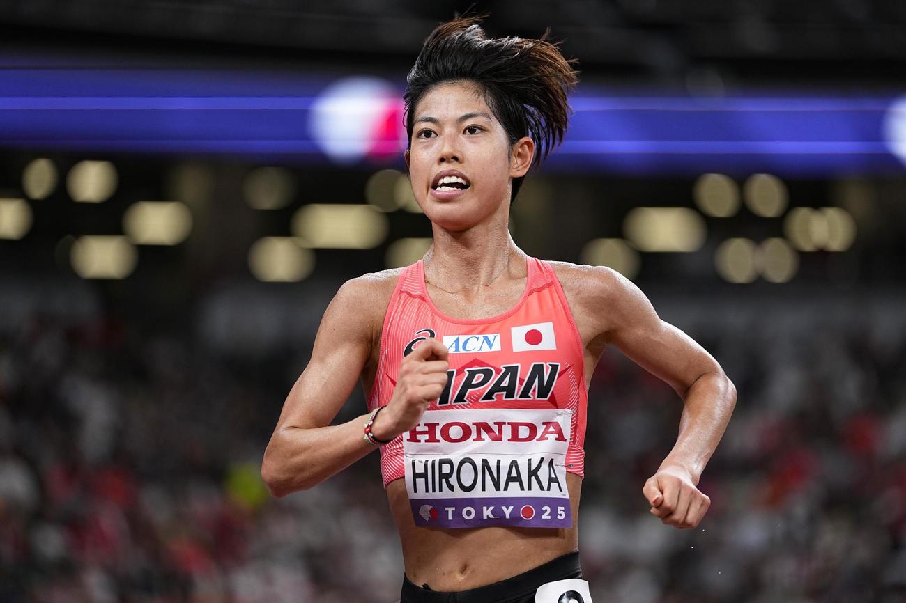 女子10000m　力走する広中璃梨佳（共同）